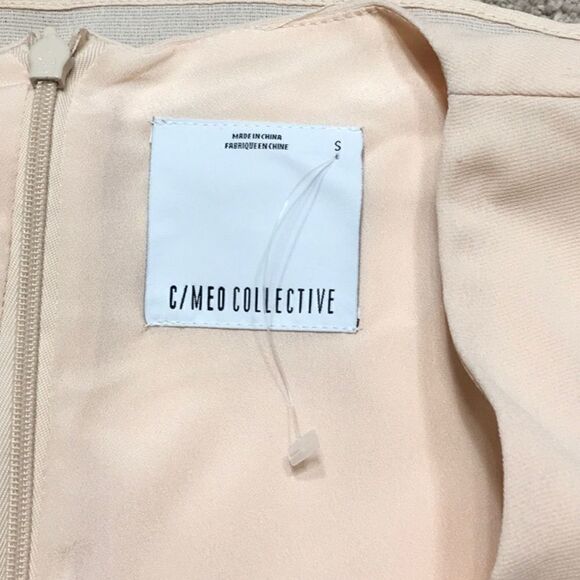 V-neck bell sleeved blouse. NWOT - Picture 7 of 8